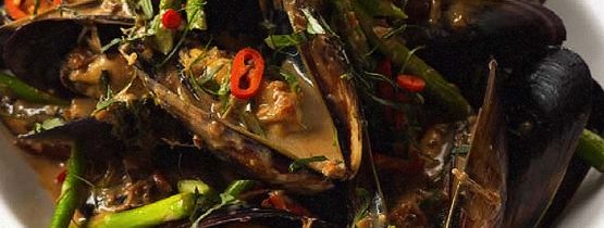 Recipe: Steamed Mussels with Asparagus, Chilli, Coconut & Ginger